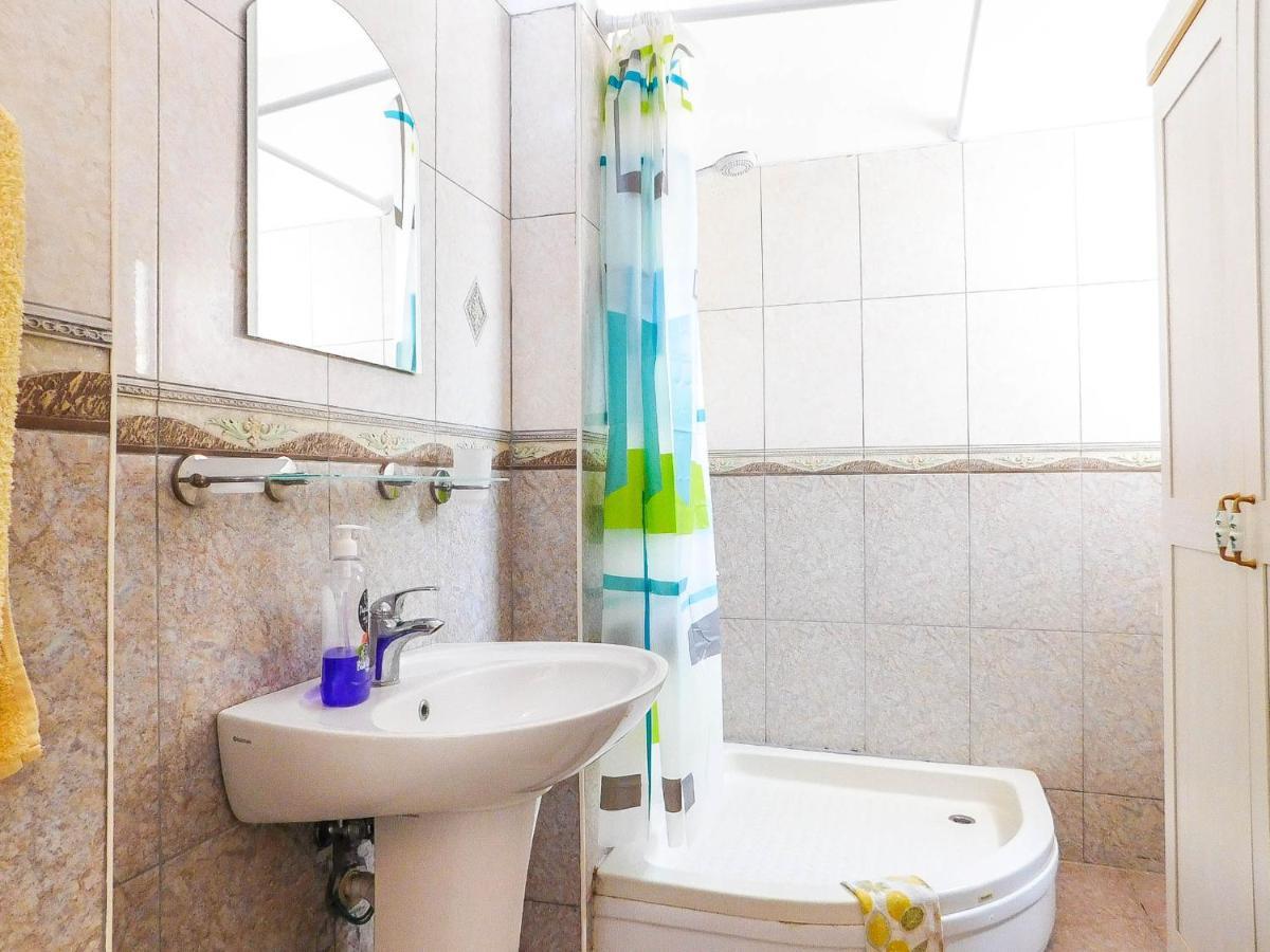 Rix Apartments ไคริเนีย ภายนอก รูปภาพ