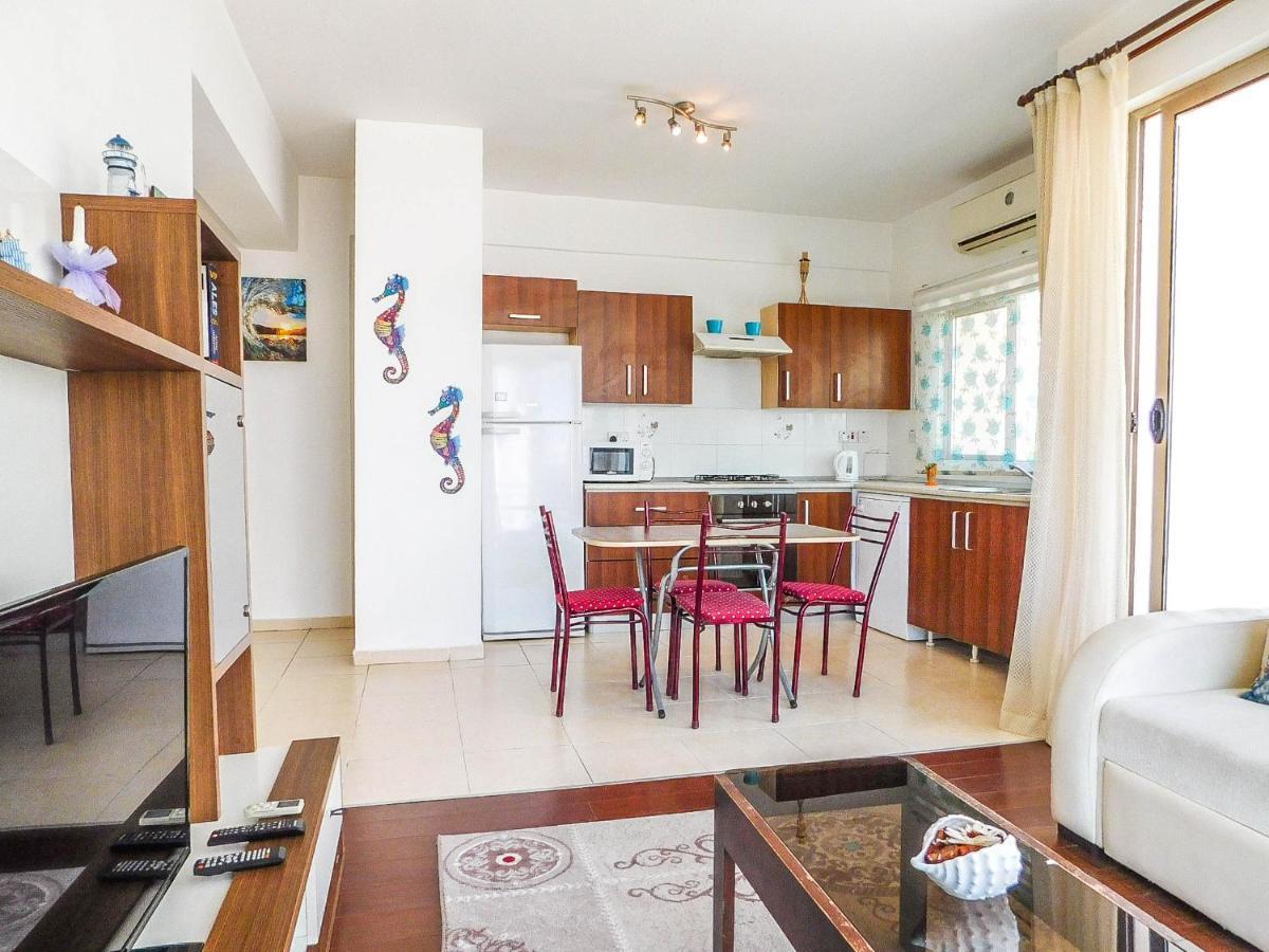 Rix Apartments ไคริเนีย ภายนอก รูปภาพ